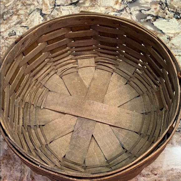 Longaberger Basket “Vintage 1981” - Picture 2 of 3